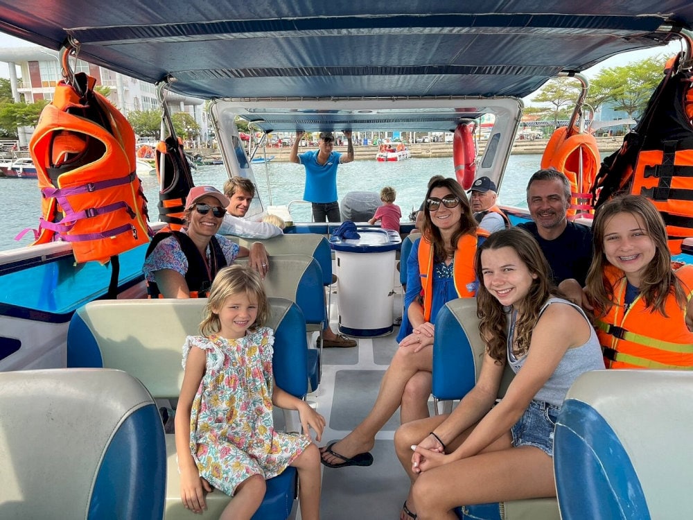 Tourists can choose to join a tour to save costs